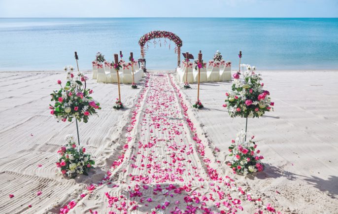 Casamento de estilo tropical com clima despojado da praia.