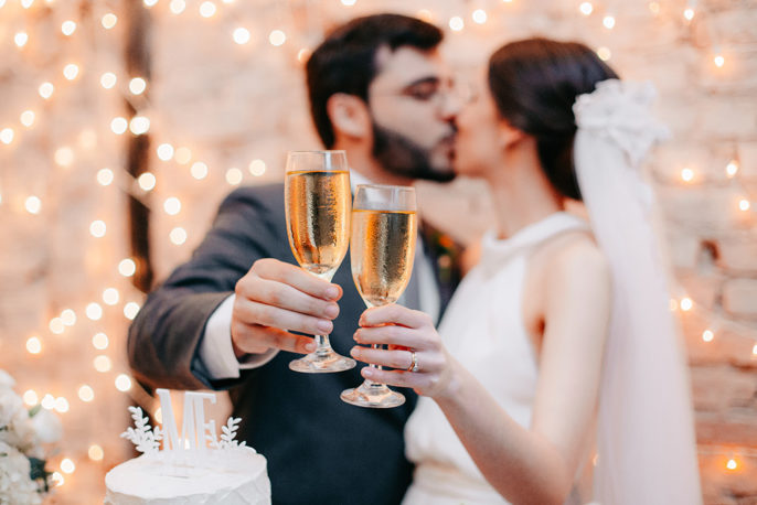 O espumante é presença indispensável em seu casamento, pois é perfeito para um brinde de celebração. 