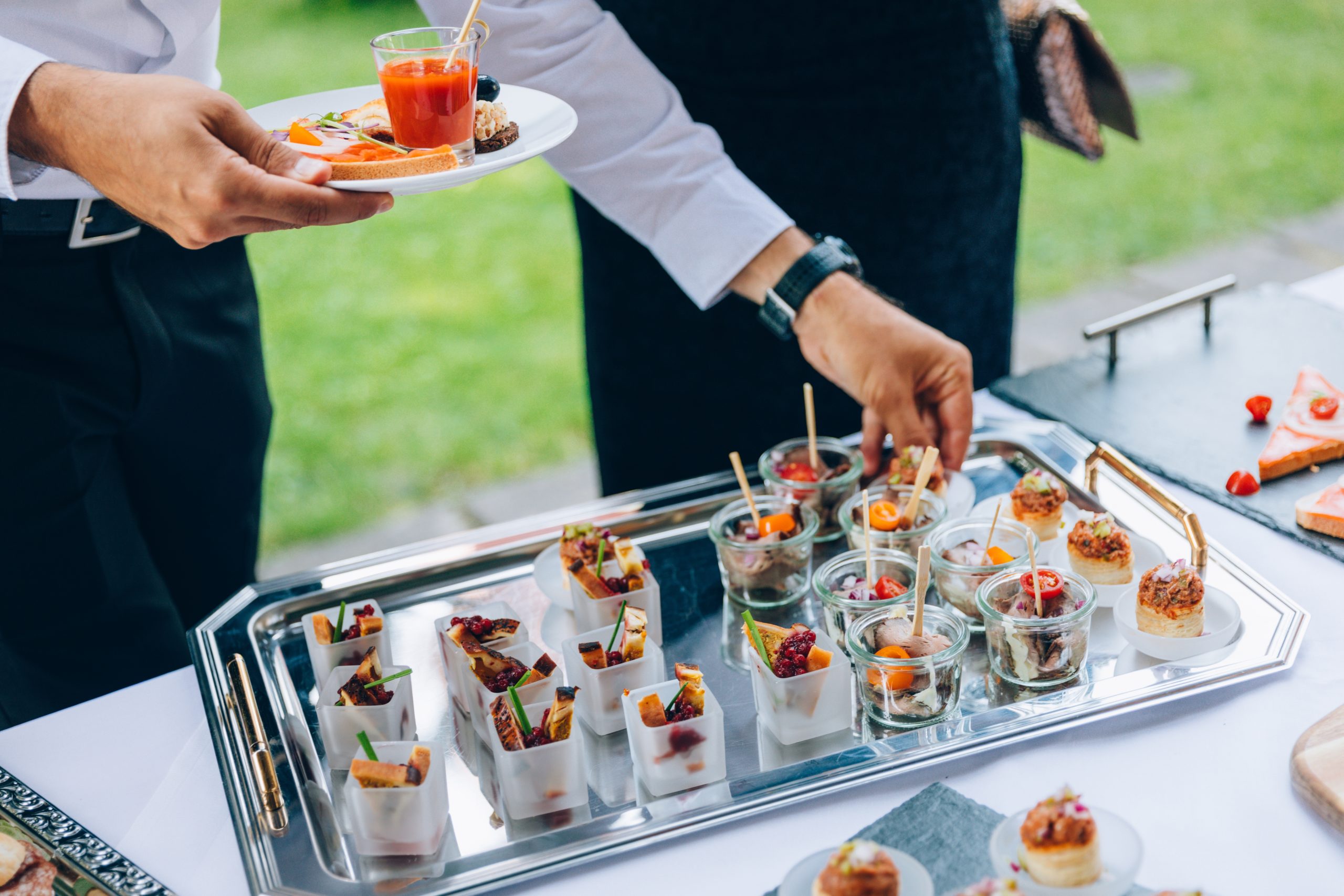 Estilo de buffet para casamento: como servir os convidados?