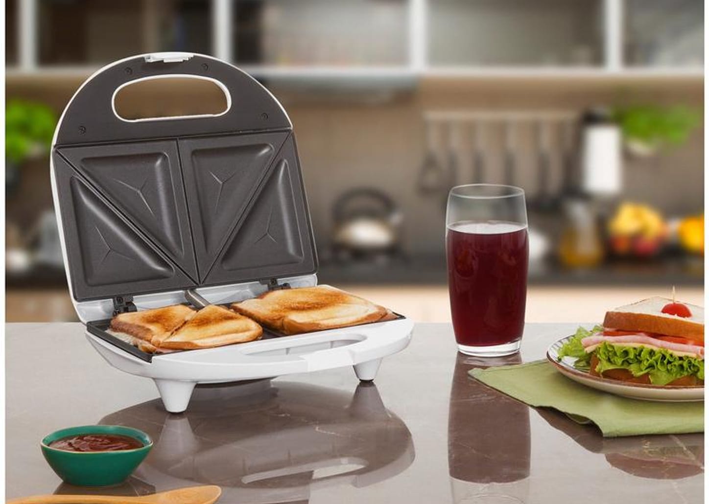 Sanduicheira Britânia Bello Pane Inox Branca 750W - Antiaderente