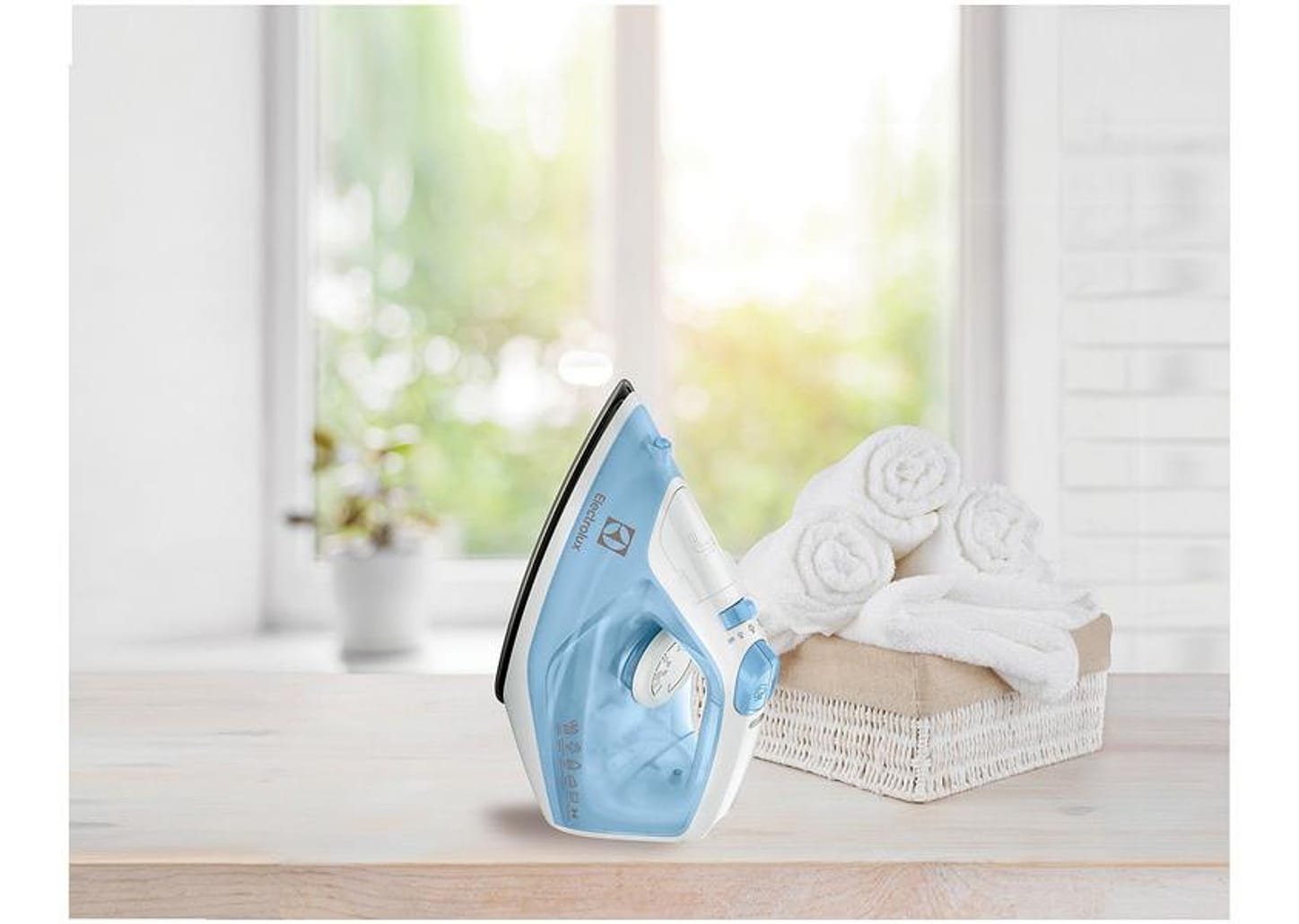 Ferro de Passar a Vapor e a Seco Electrolux - Easyline SIE60 Azul