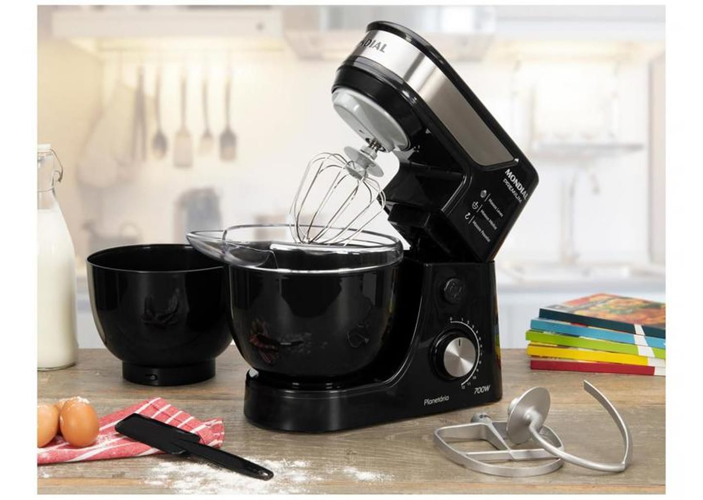 Batedeira Planetária Mondial Preto e Inox 700W - Premium 12 Velocidades
