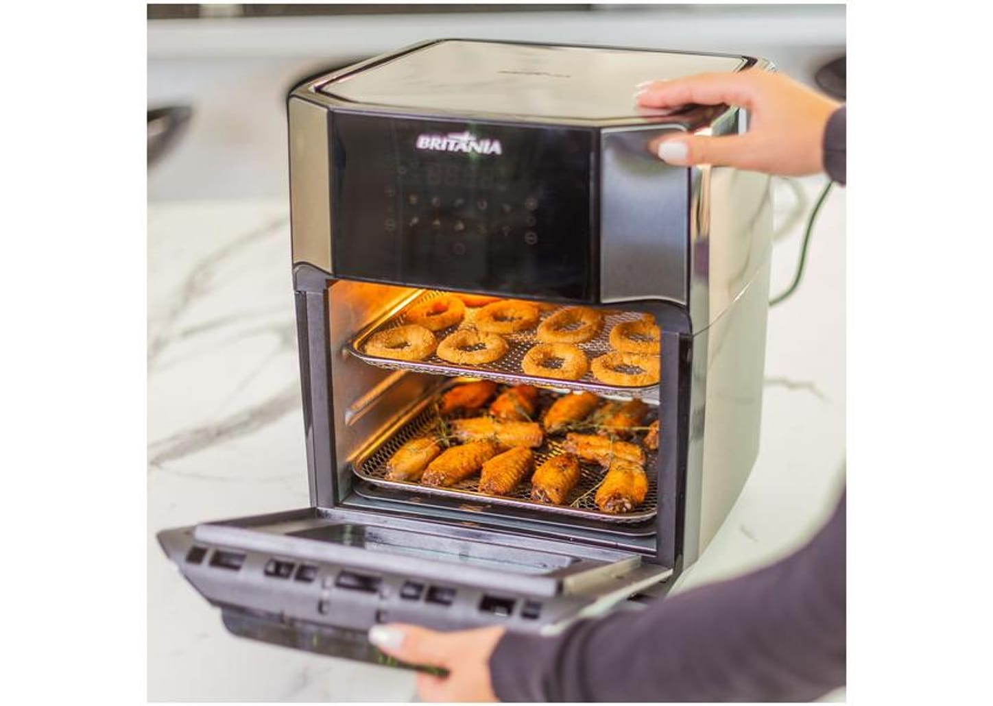 Fritadeira Elétrica sem Óleo/Air Fryer Britânia - Oven BFR2100 Preta 12L com Timer