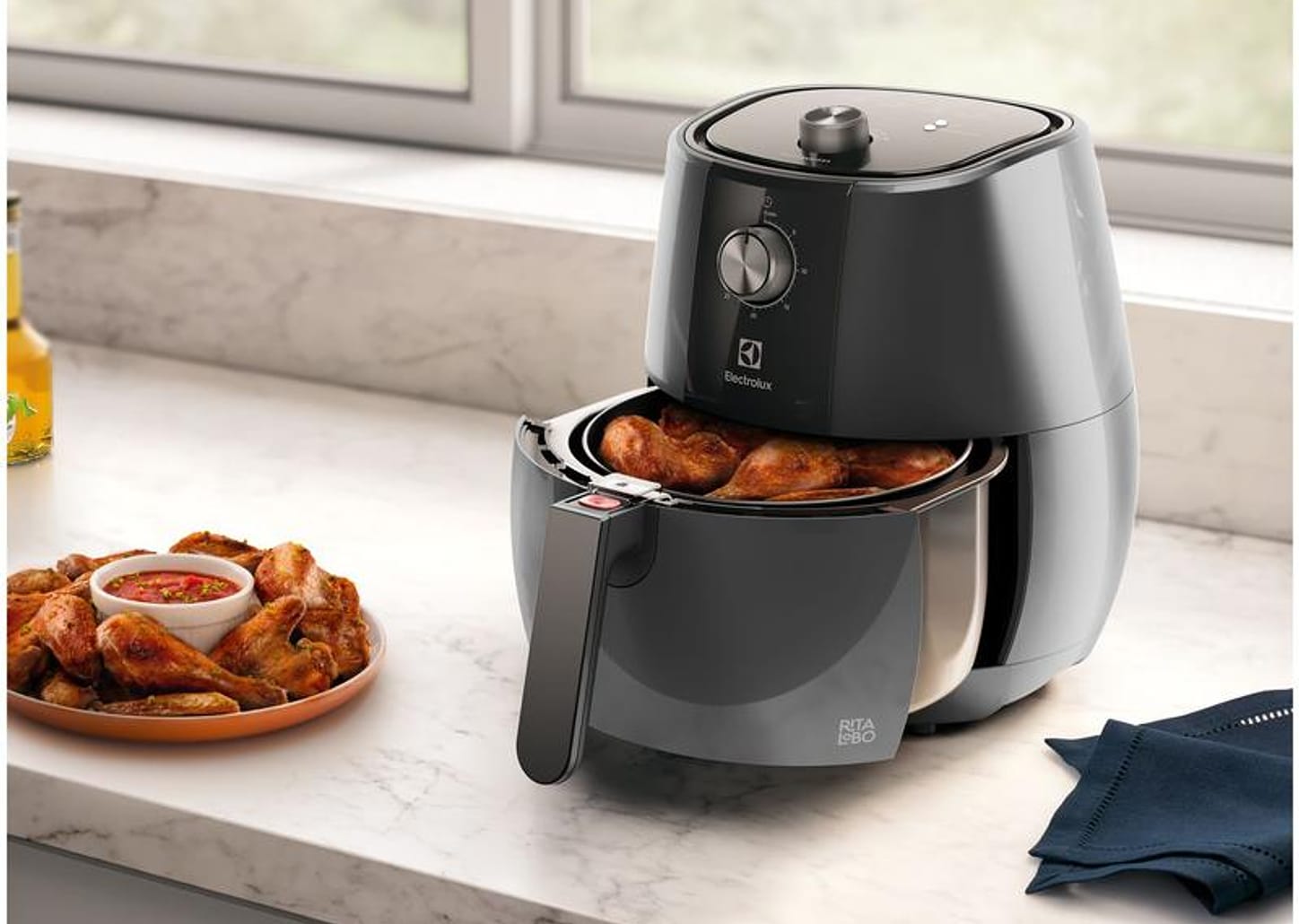 Fritadeira Elétrica sem Óleo/Air Fryer Electrolux - Efficient por Rita Lobo EAF30 Grafite 4L com Timer