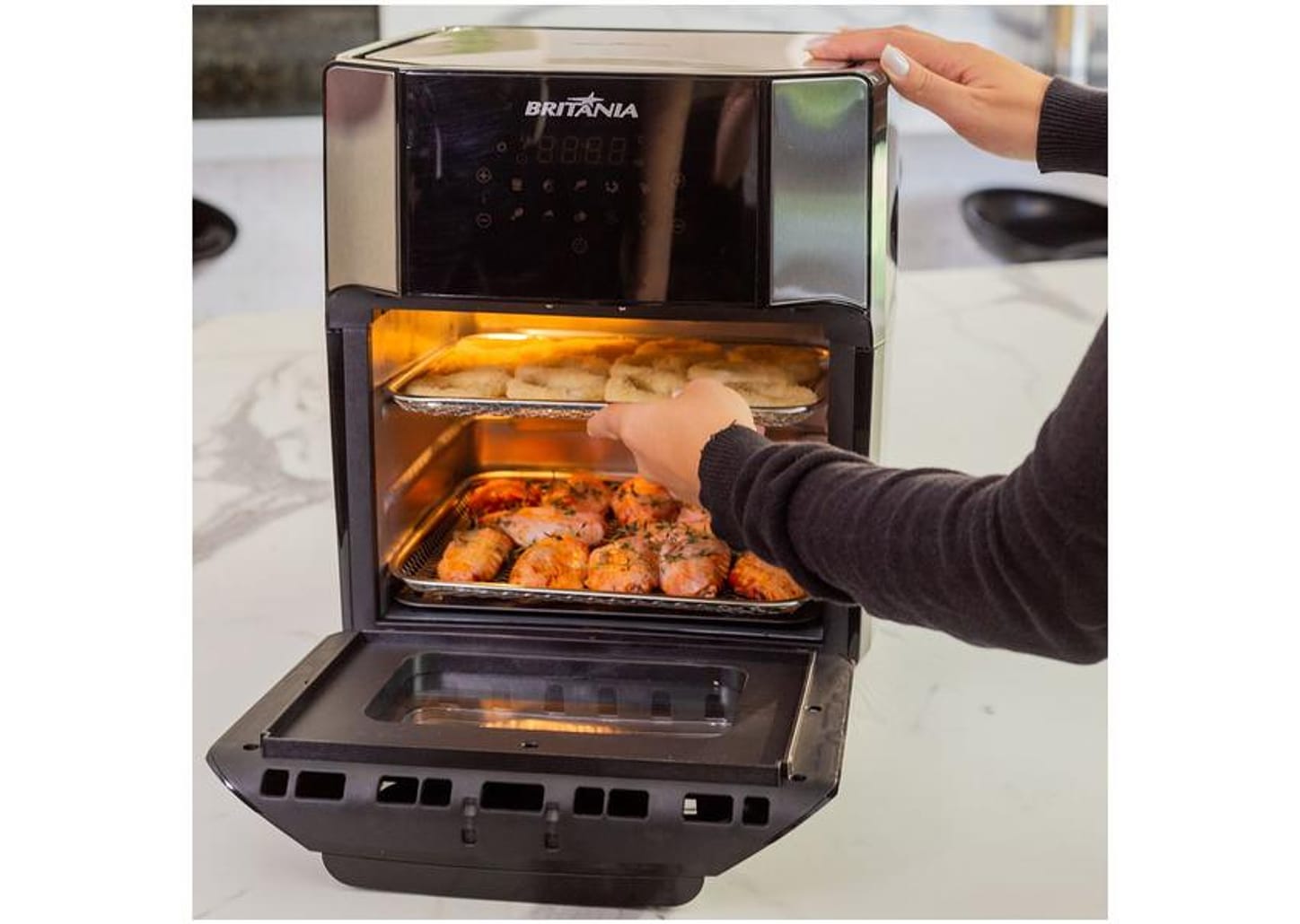 Fritadeira Elétrica sem Óleo/Air Fryer Britânia - Oven BFR2100 Preta 12L com Timer