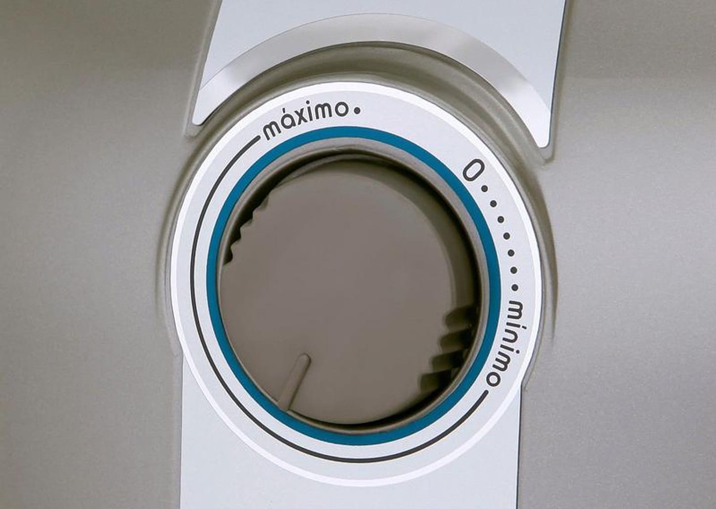 Bebedouro de Água Esmaltec de Mesa - Refrigerado por Compressor Gelágua EGM30