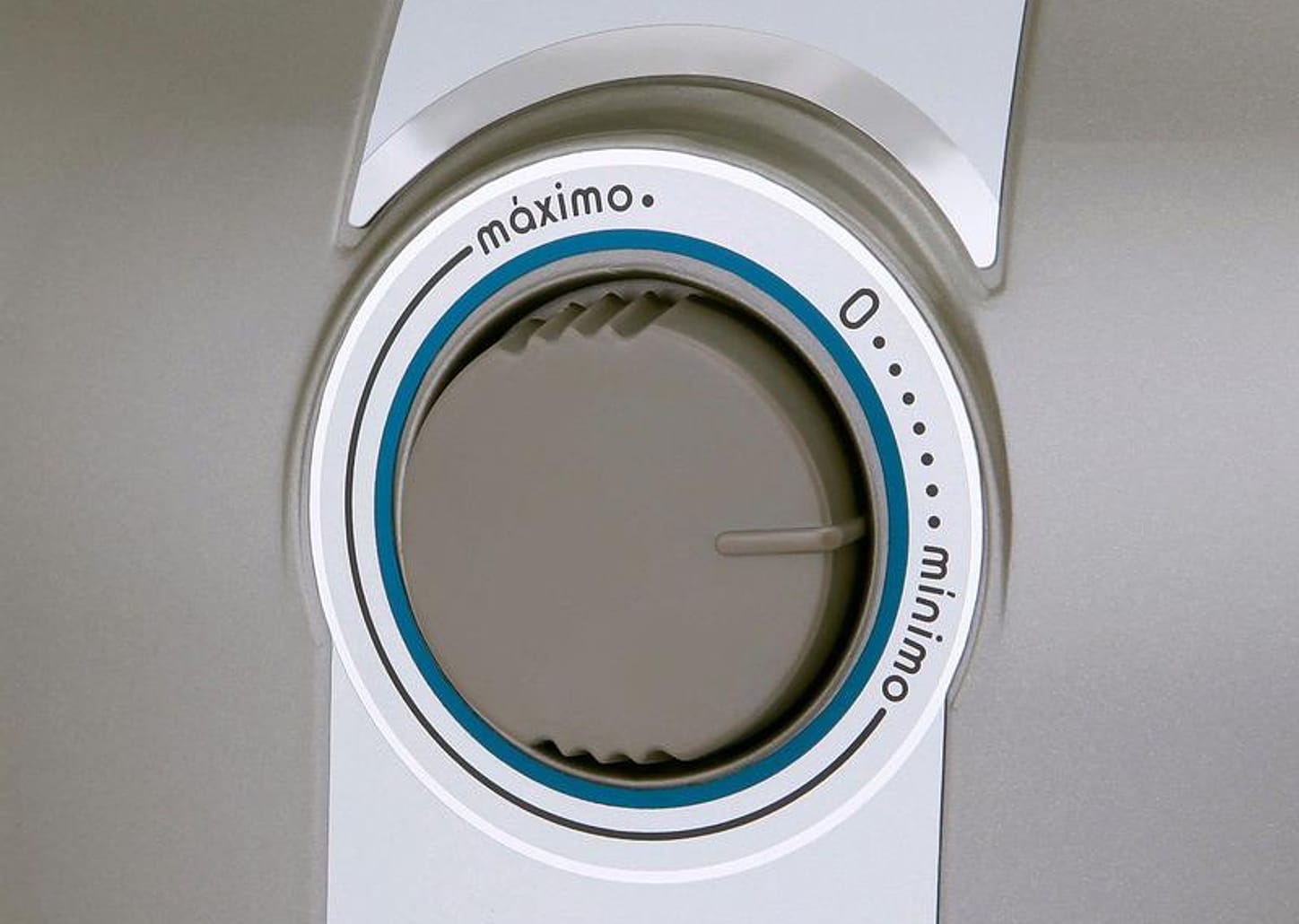 Bebedouro de Água Esmaltec de Mesa - Refrigerado por Compressor Gelágua EGM30