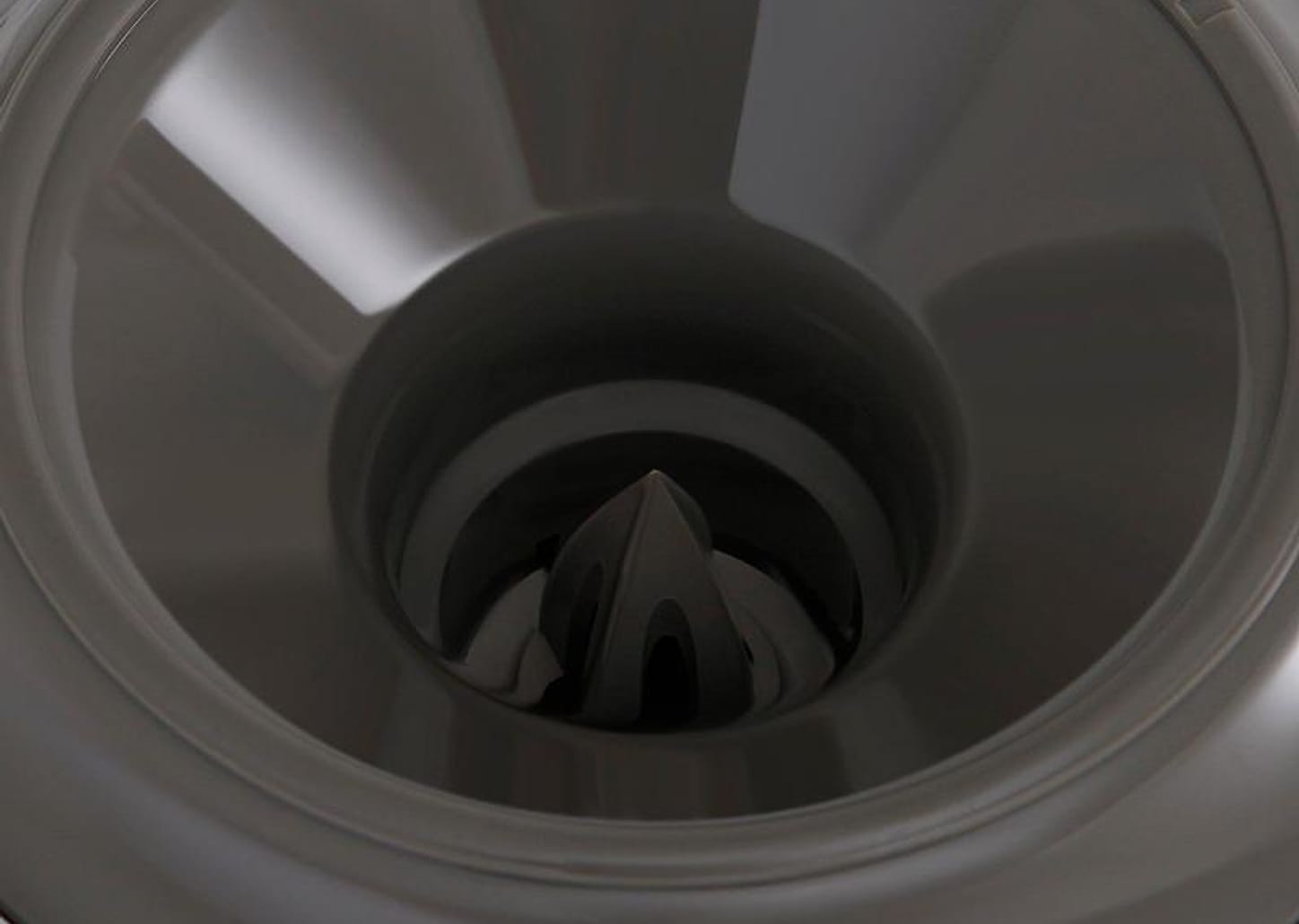 Bebedouro de Água Esmaltec de Mesa - Refrigerado por Compressor Gelágua EGM30