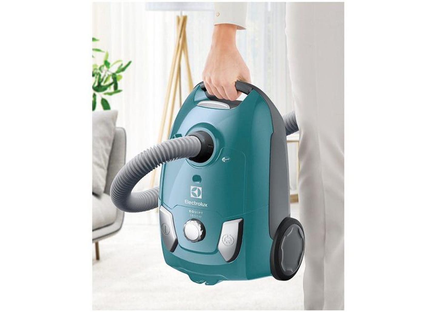 Aspirador de Pó Electrolux 1800W com Filtro HEPA - Equipt EQP20
