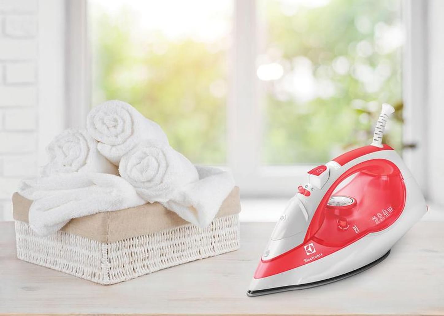 Ferro de Passar a Vapor e a seco Electrolux - SteamLine SIV10 Laranja Base PerfectGlide