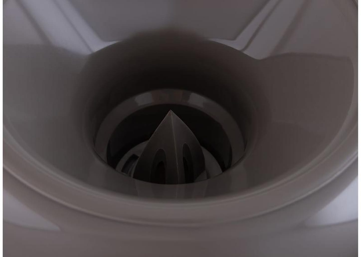 Bebedouro de Água Esmaltec de Mesa - Refrigerado por Compressor Stilo Black EGM30