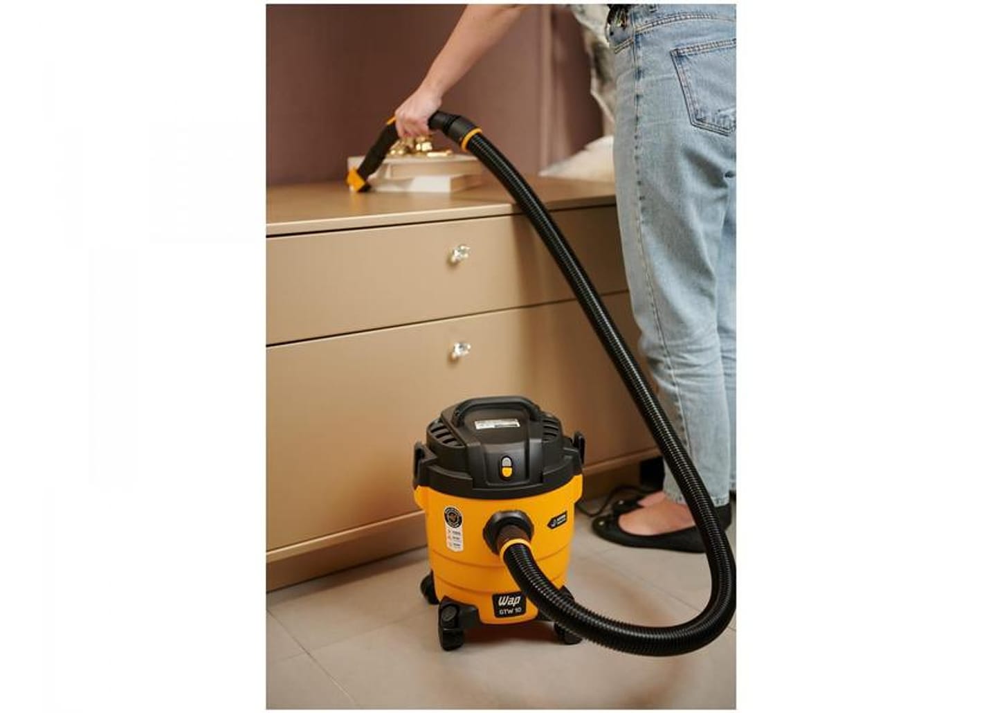 Aspirador de Pó e Água Wap GTW 10 com Porta - Acessórios 1400W Amarelo e Preto