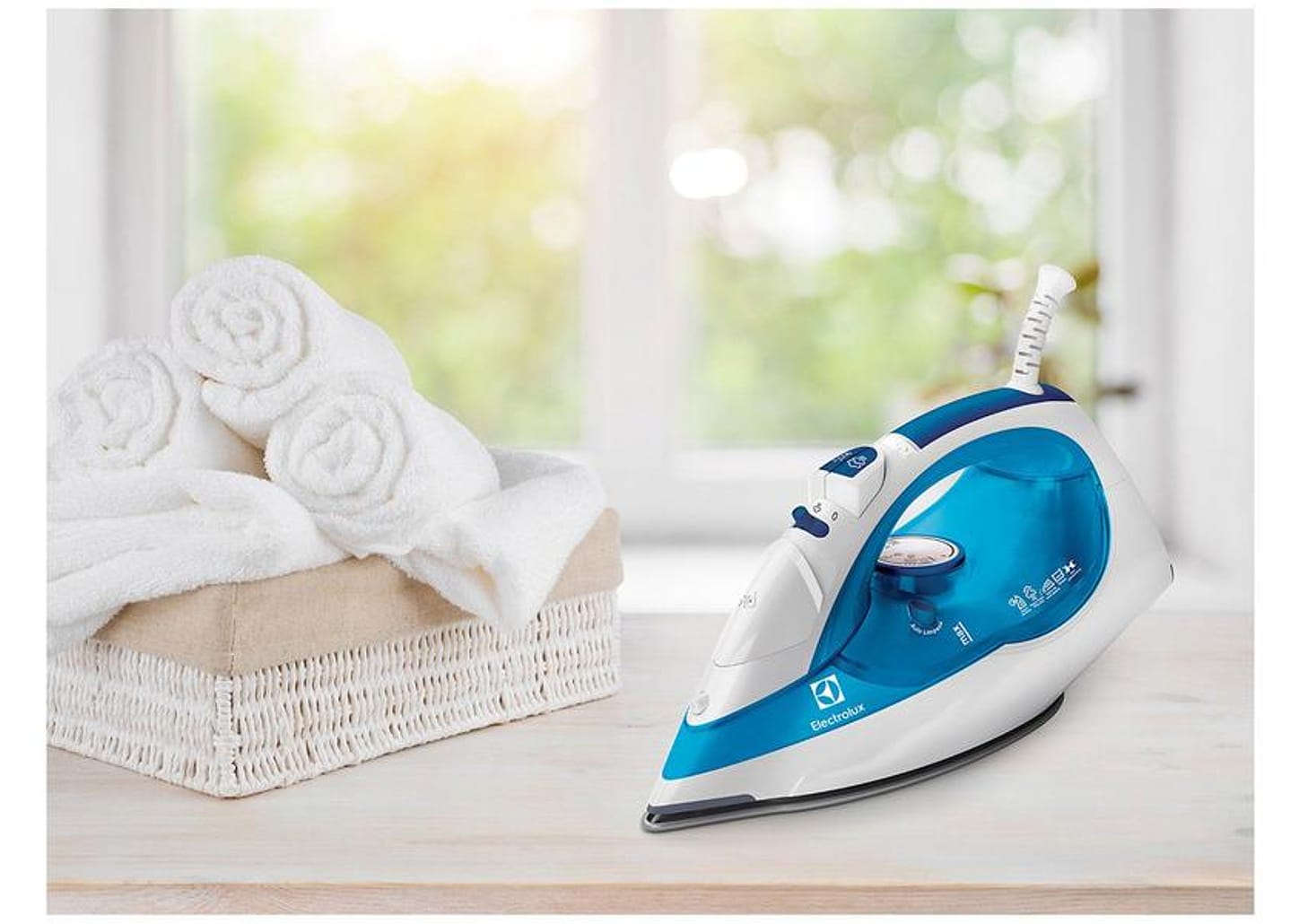Ferro de Passar a Vapor e a Seco Electrolux - SteamLine SIV12 Anti-gotejamento