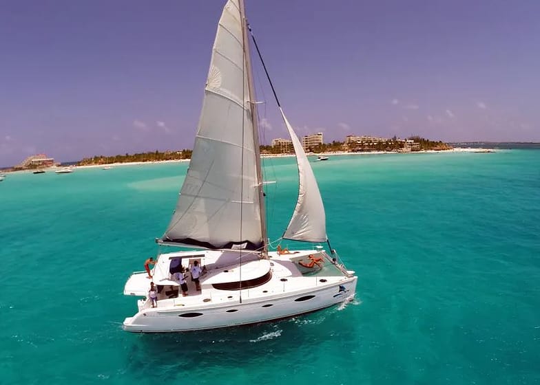 Navegação para Isla Mujeres: open bar e snorkel