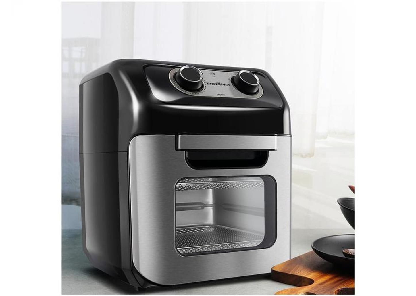 Fritadeira Elétrica sem Óleo/Air Fryer Britânia - Oven BFR2300P Preta 3,5L