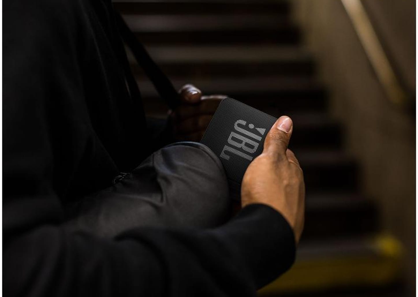 Caixa de Som JBL Go Essential Bluetooth Portátil - Passiva 3,1W à Prova de Água