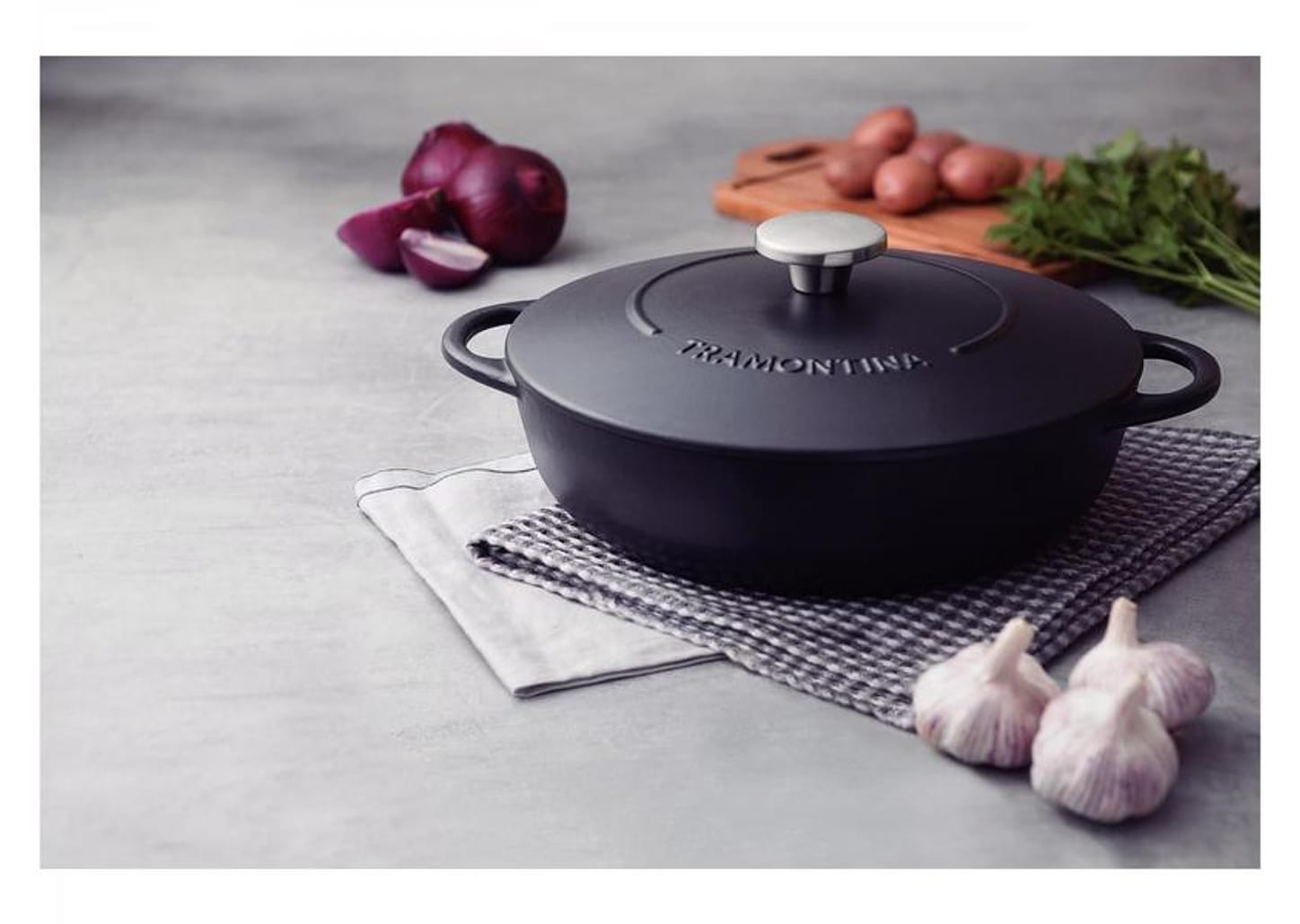 Frigideira Antiaderente com Tampa Tramontina Trento de Ferro Preto 28cm