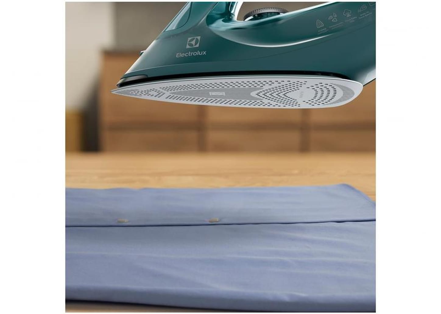 Ferro de Passar Roupa a Vapor e a Seco Electrolux - ESI80 Verde Escuro