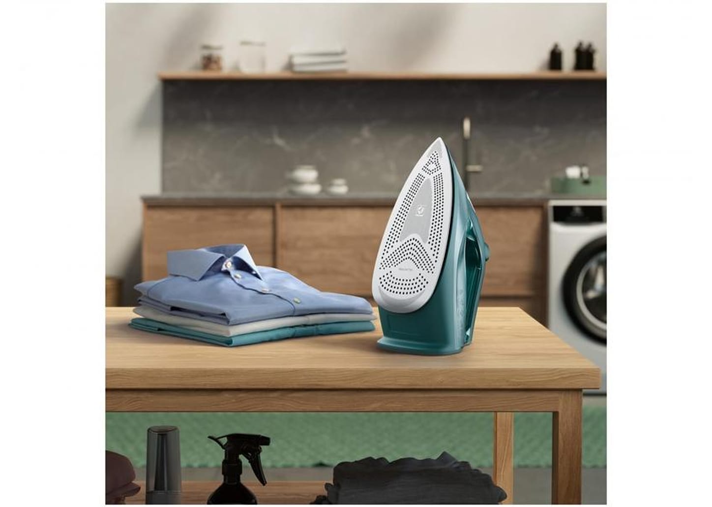 Ferro de Passar Roupa a Vapor e a Seco Electrolux - ESI80 Verde Escuro