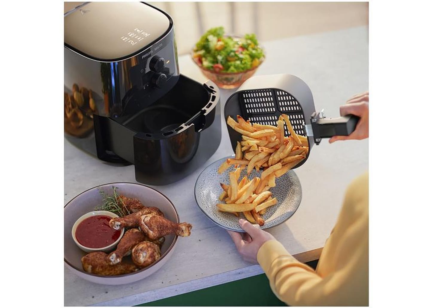 Fritadeira Elétrica sem Óleo/Air Fryer Philips - Walita Spectre Série 3000 RI9201 Preta 2,6L