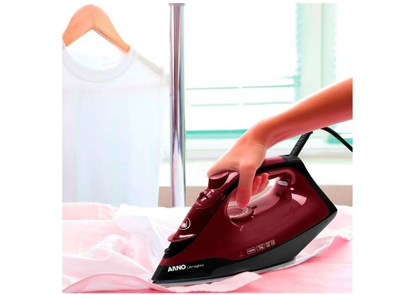 Ferro de Passar Roupa a Vapor Arno Ultragliss FMV - Rosa e Preto