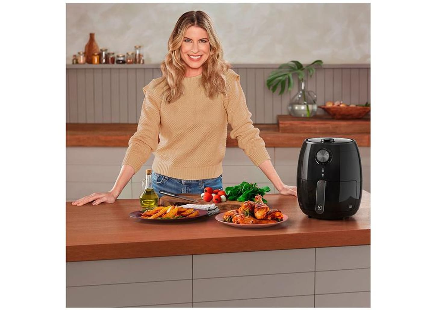 Fritadeira Elétrica sem Óleo/Air Fryer Electrolux - Efficient Rita Lobo EAF15 Preta com Timer 3,2L