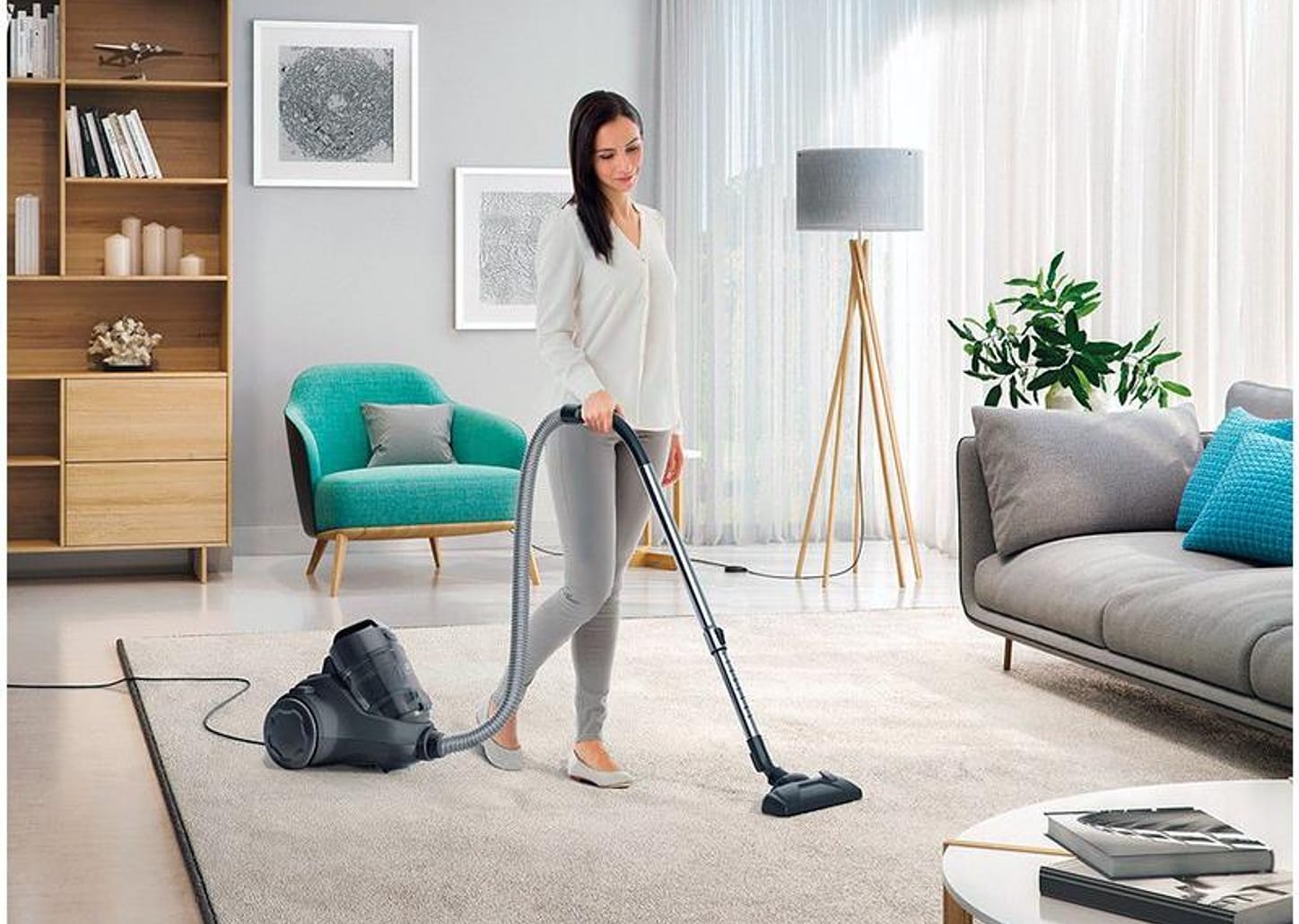 Aspirador de Pó Electrolux Filtro HEPA Siliencioso 1600W Easybox Ease EAS30 C3 Cinza