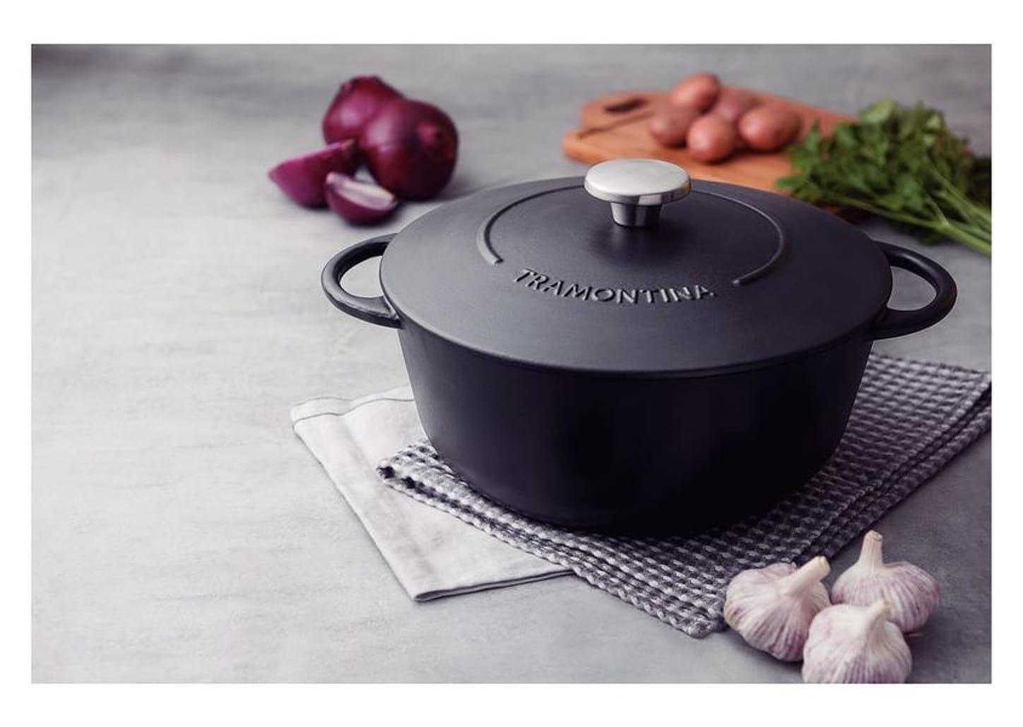 Caçarola Tramontina de Ferro Antiaderente com Tampa Preta 6L 28cm Trento