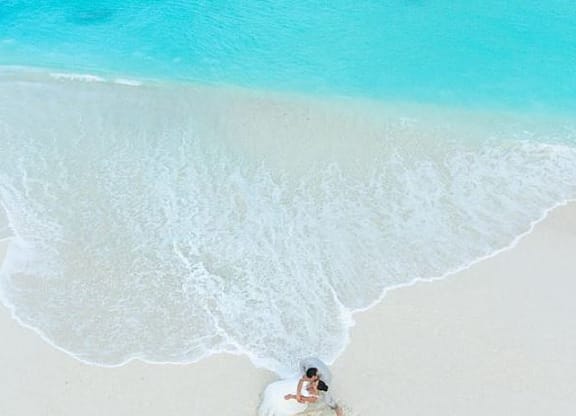 Presentes para a lua de mel Sessão de fotos de meio dia nas Maldivas por Asad's Photography