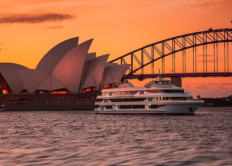 Pôr do sol a bordo no Sydney Harbor