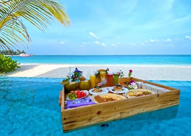 Maldivas - Café da manhã na piscina do hotel