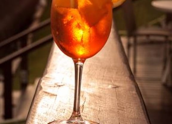 Presentes para a lua de mel Maldivas - Drink ao pôr do sol