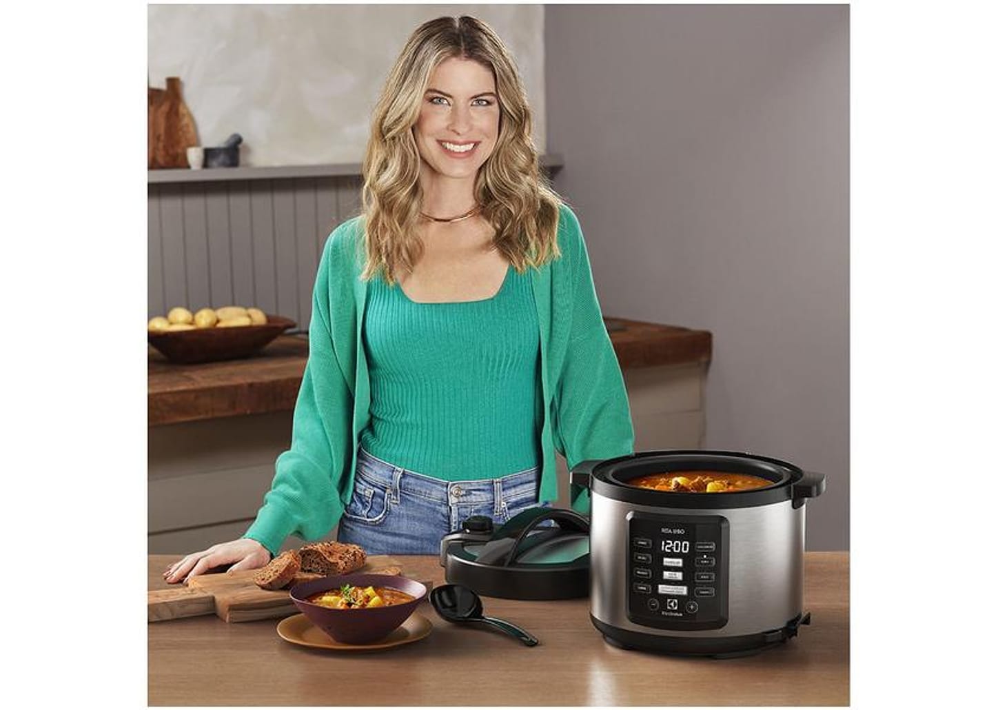 Panela de Pressão Elétrica Electrolux 5L Inox 1000W Experience Rita Lobo PCC15