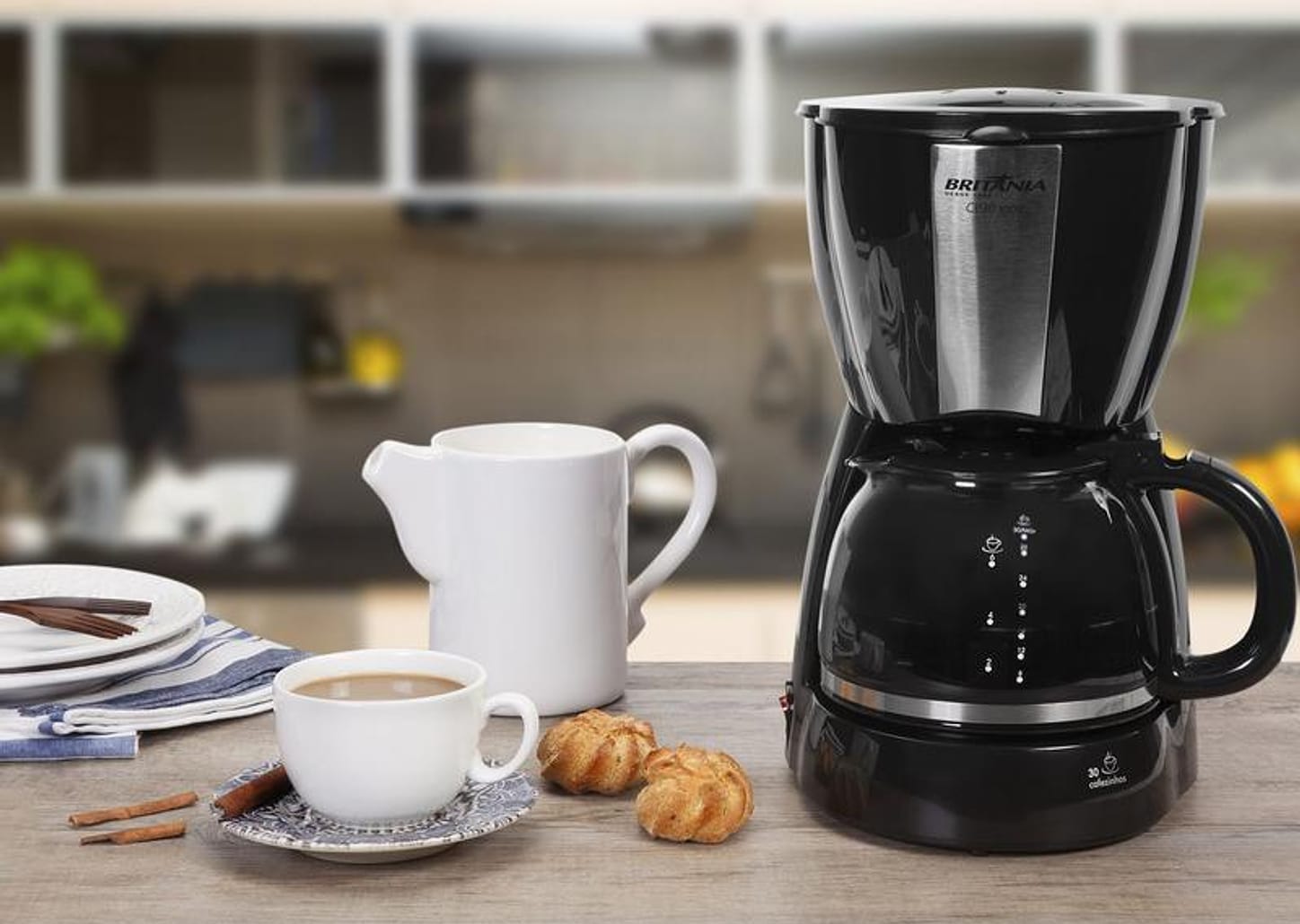 Cafeteira Elétrica Britânia CP30 Preta 30 Xícaras