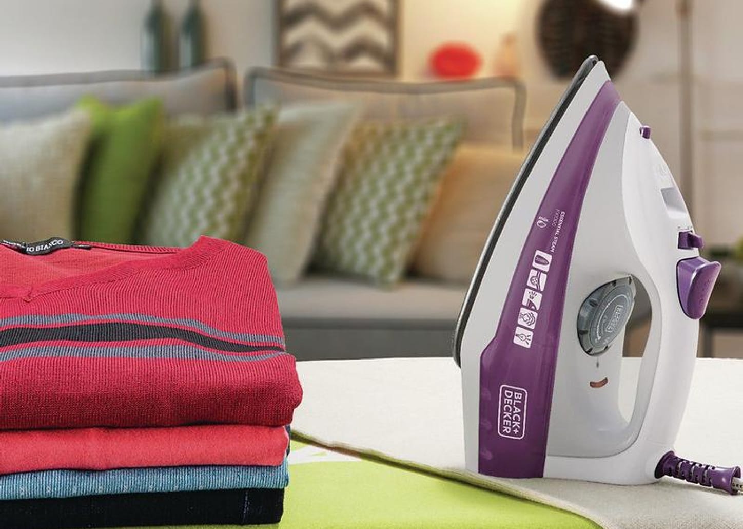 Ferro de Passar Roupa a Vapor e a Seco - Black + Decker FX1000 Branco e Roxo