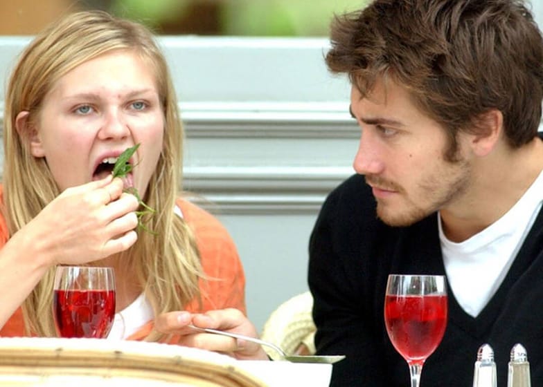 Esperar terminar de comer antes de aparecer no telão