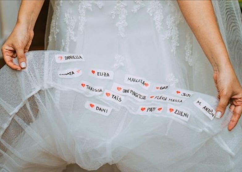 Espaço para o nome na barra do vestido