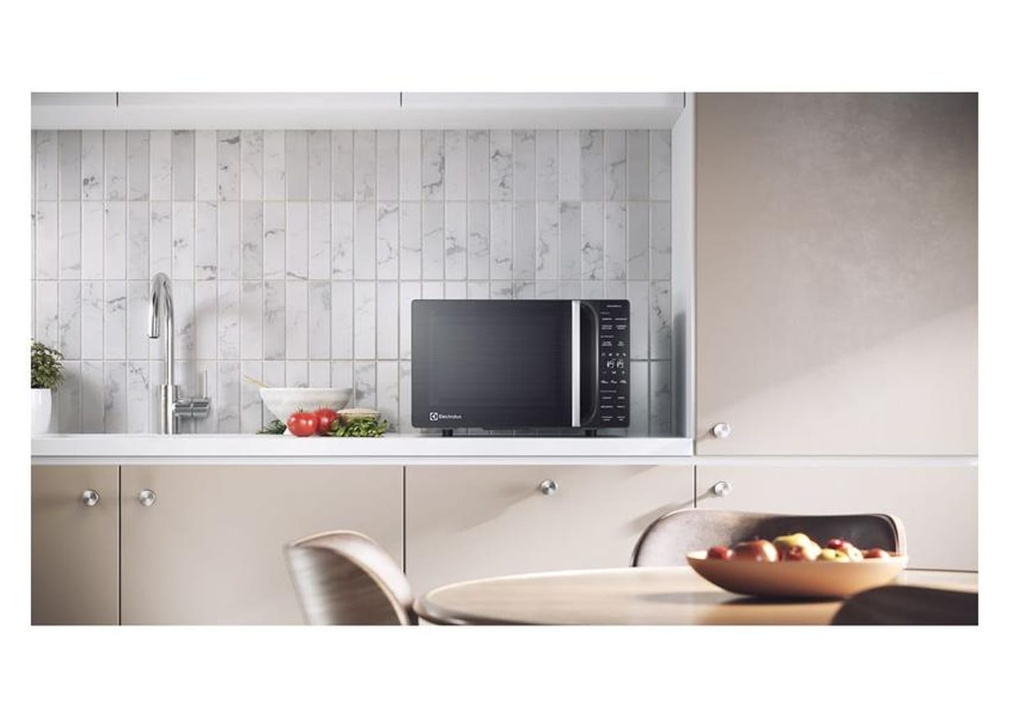 Micro-ondas Electrolux 23L Preto Efficient - ME23P