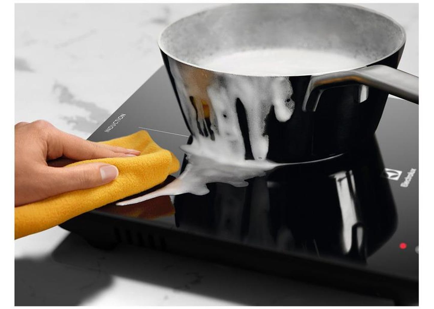 Cooktop 1 Boca Electrolux Indução Portátil - Vitrocerâmico Preto Touch IE3TP