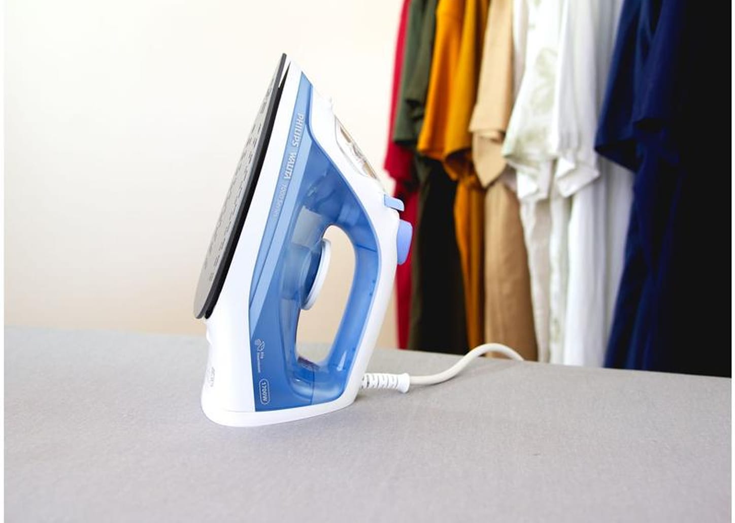 Ferro de Passar Roupa a Vapor Philips Walita 1000 Series DST1050/20 Branco e Azul