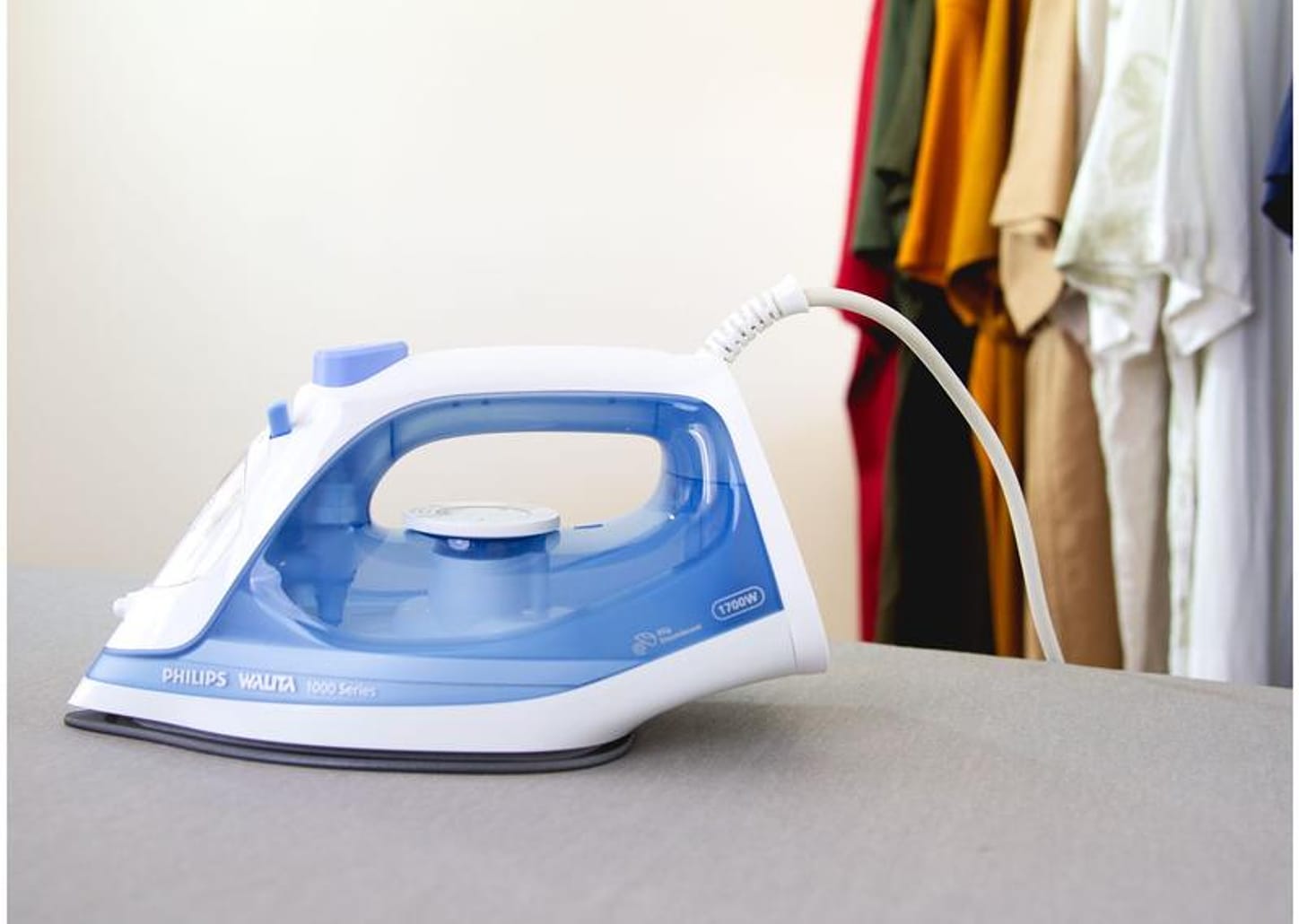 Ferro de Passar Roupa a Vapor Philips Walita 1000 Series DST1050/20 Branco e Azul