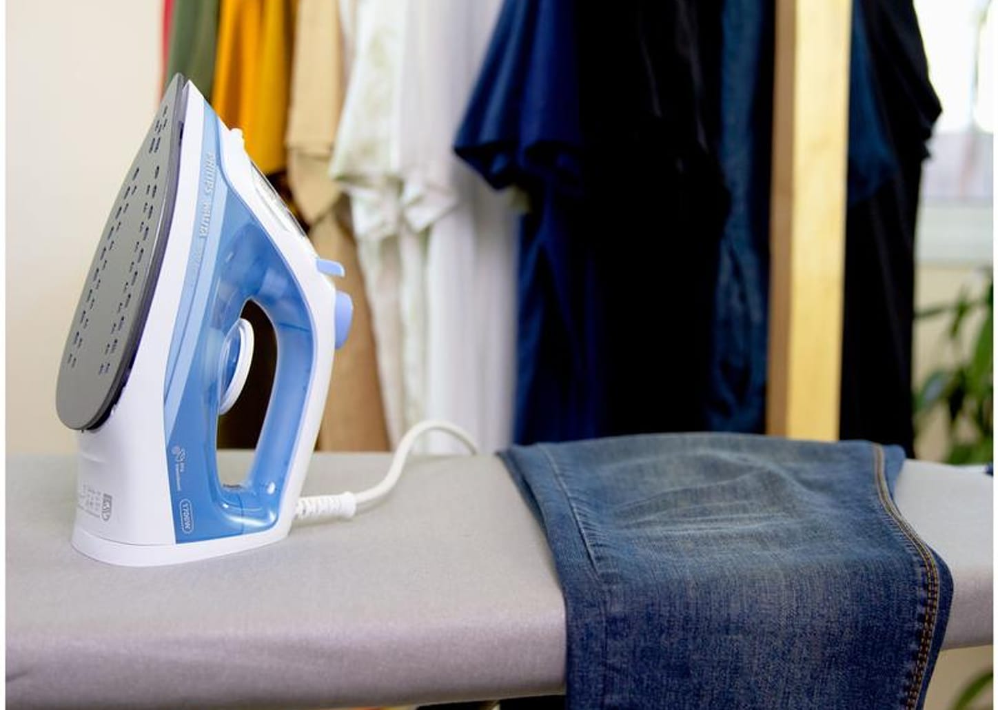 Ferro de Passar Roupa a Vapor Philips Walita 1000 Series DST1050/20 Branco e Azul