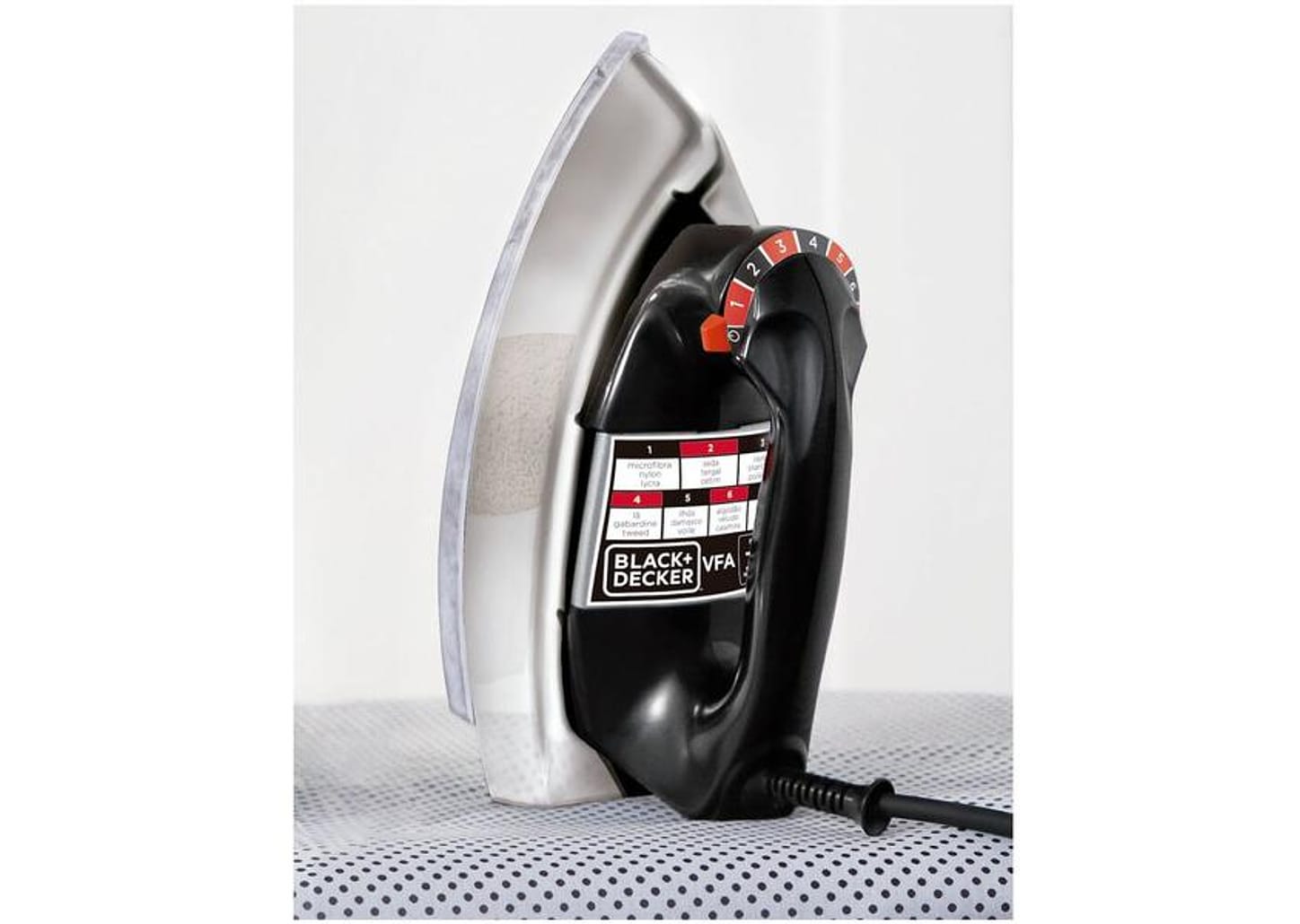 Ferro de Passar Roupa a Seco Black&Decker VFA-1110 Preto