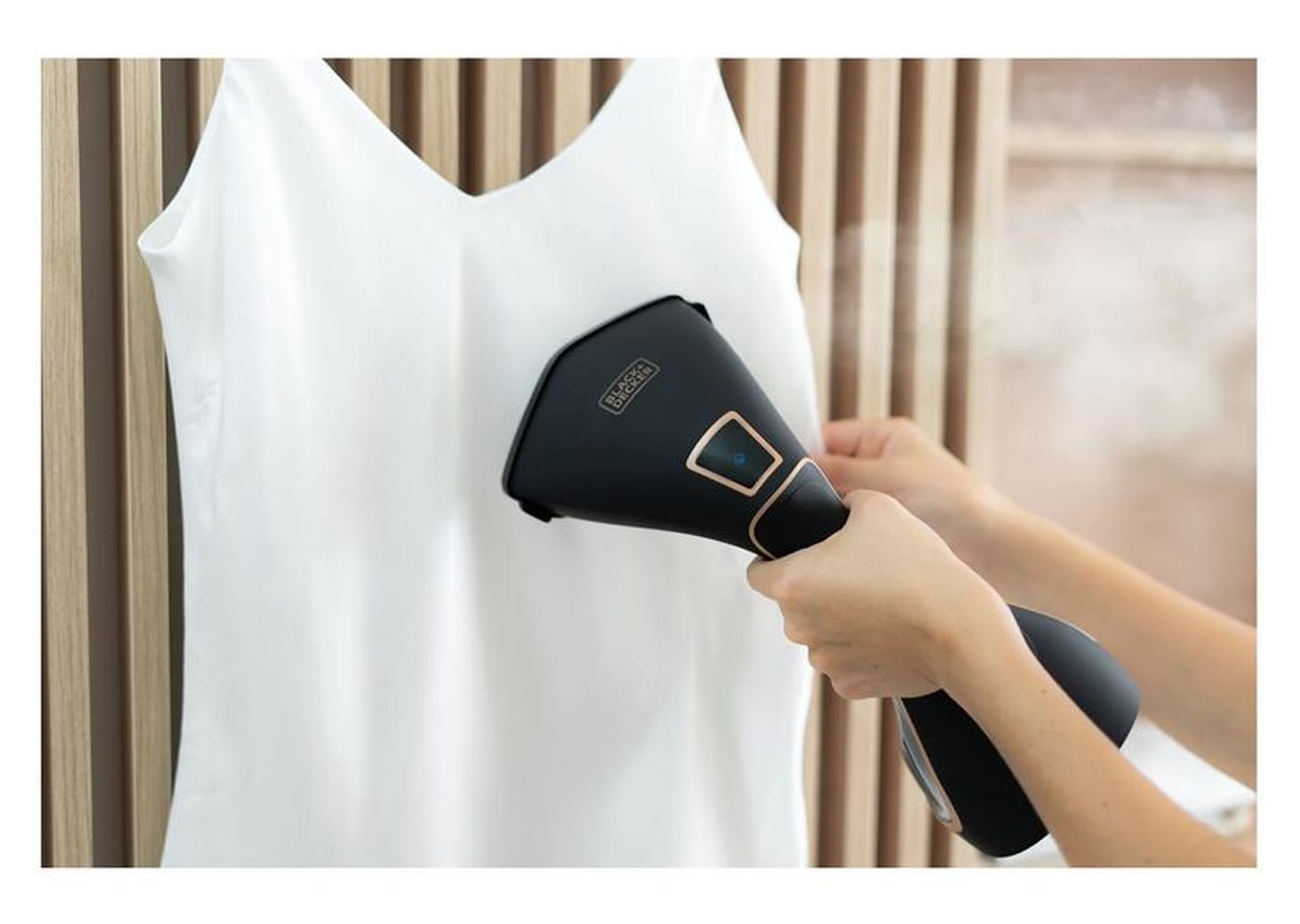 Vaporizador de Roupas Black+Decker BDV2200 Portátil 230ml 1500W com Acessórios