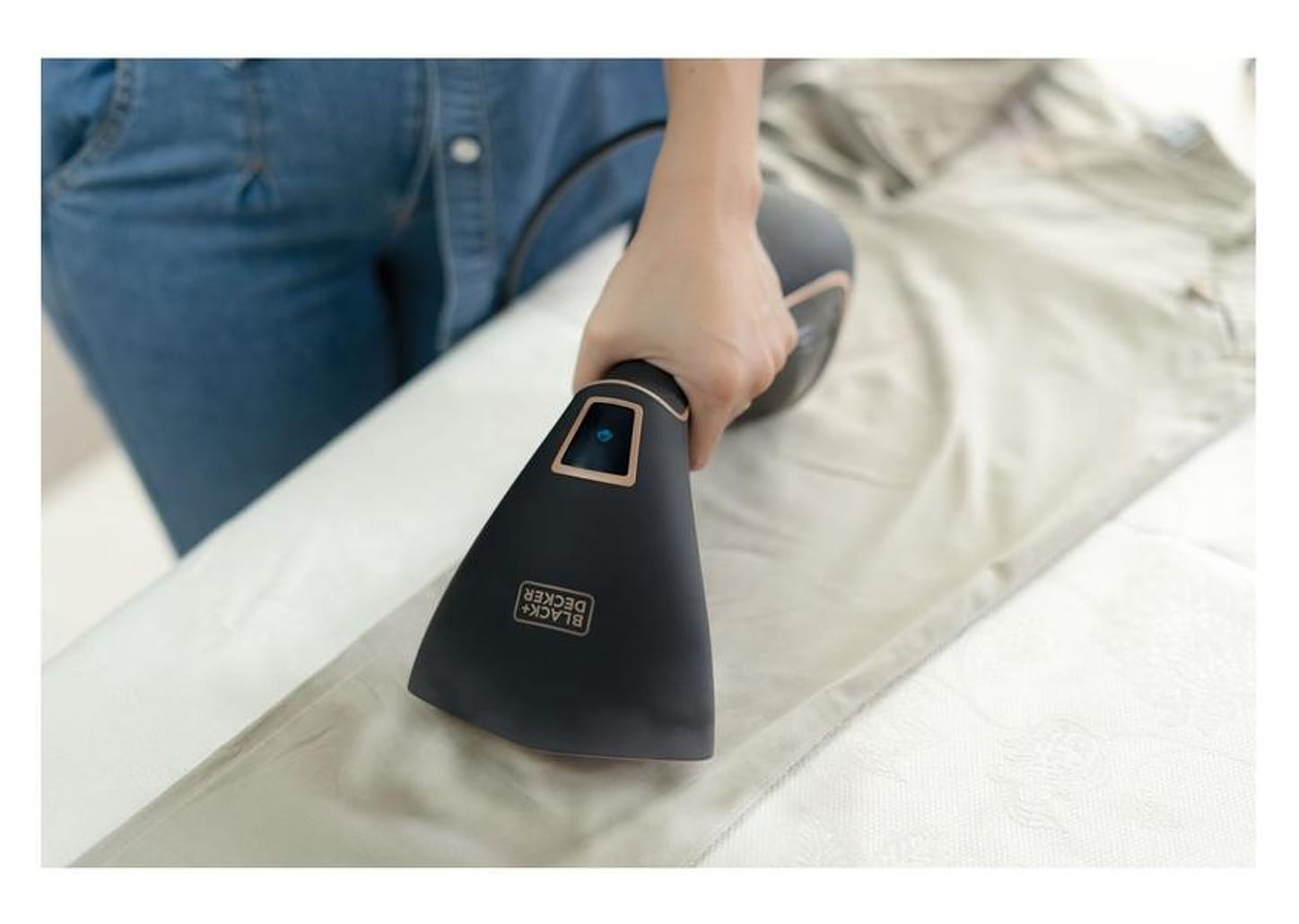 Vaporizador de Roupas Black+Decker BDV2200 Portátil 230ml 1500W com Acessórios