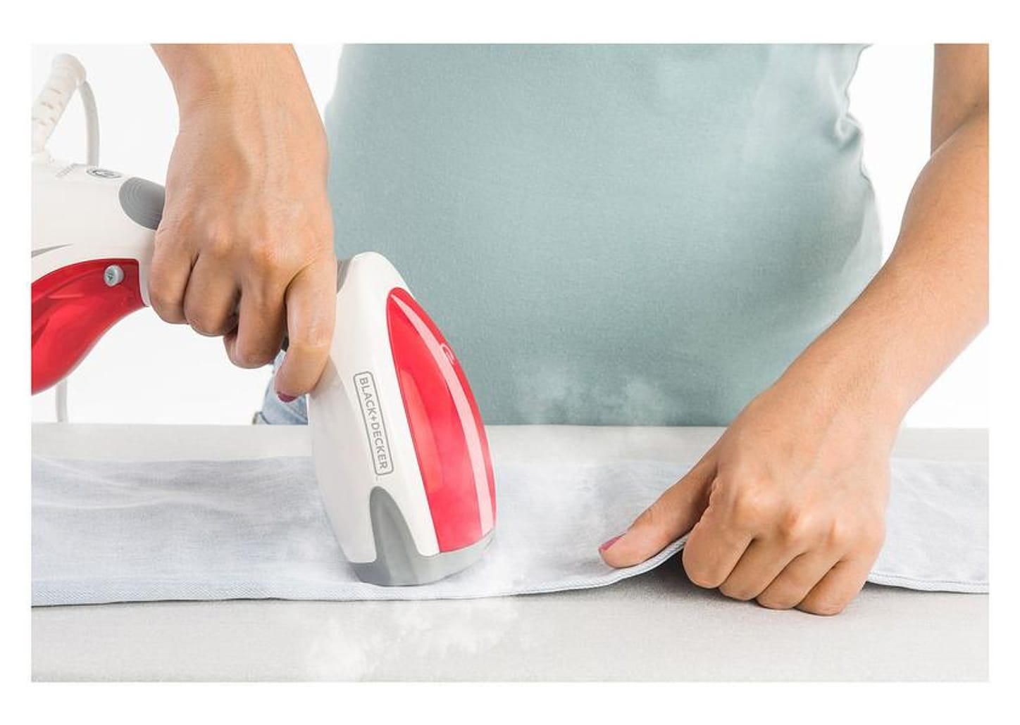 Vaporizador/Higieniador de Roupas Black&Decker BDV2000V Portátil 200ml 1200W com Acess 1200W