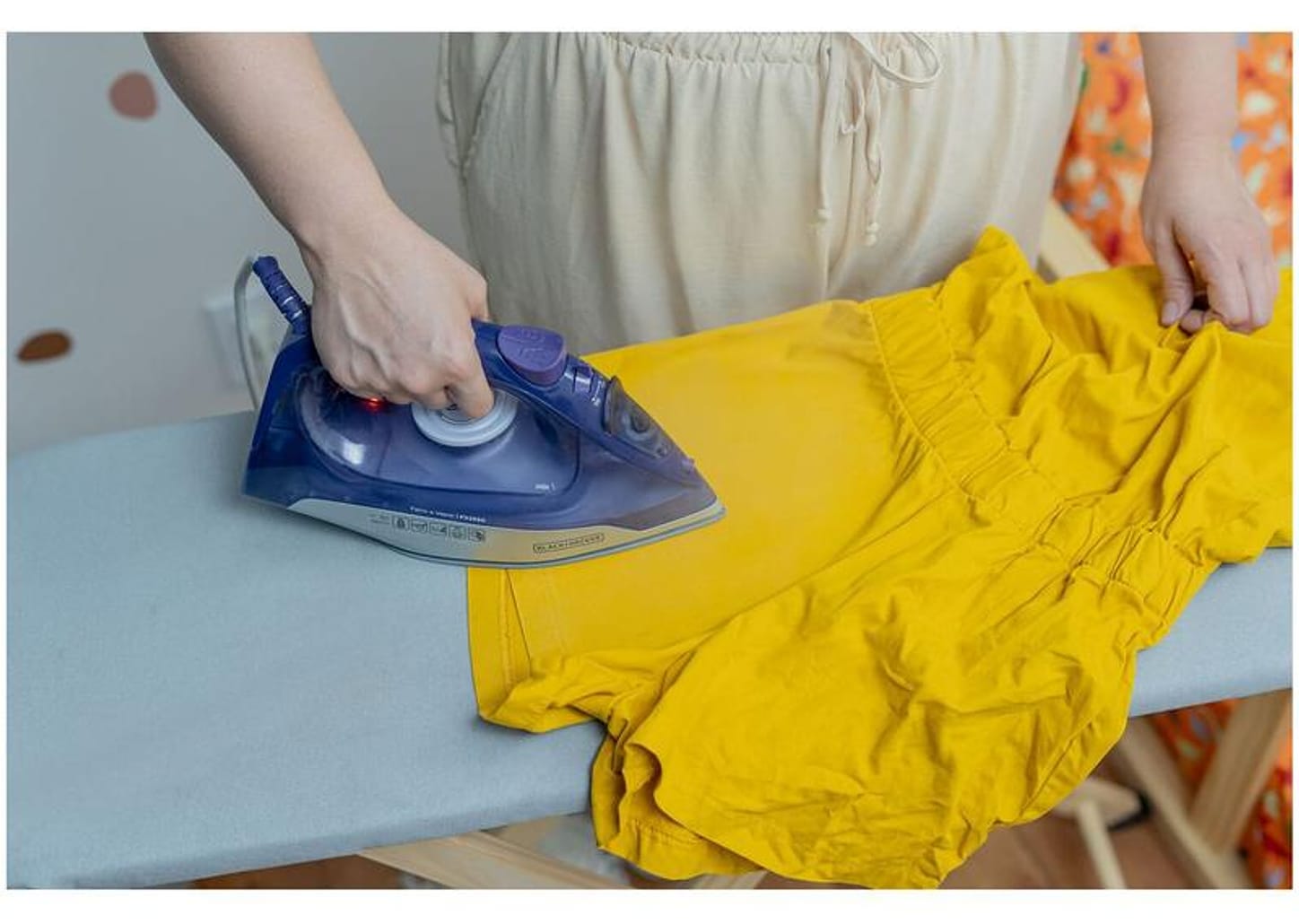 Ferro de Passar Roupa a Vapor e a Seco Black+Decker FX2550 Roxo e Branco