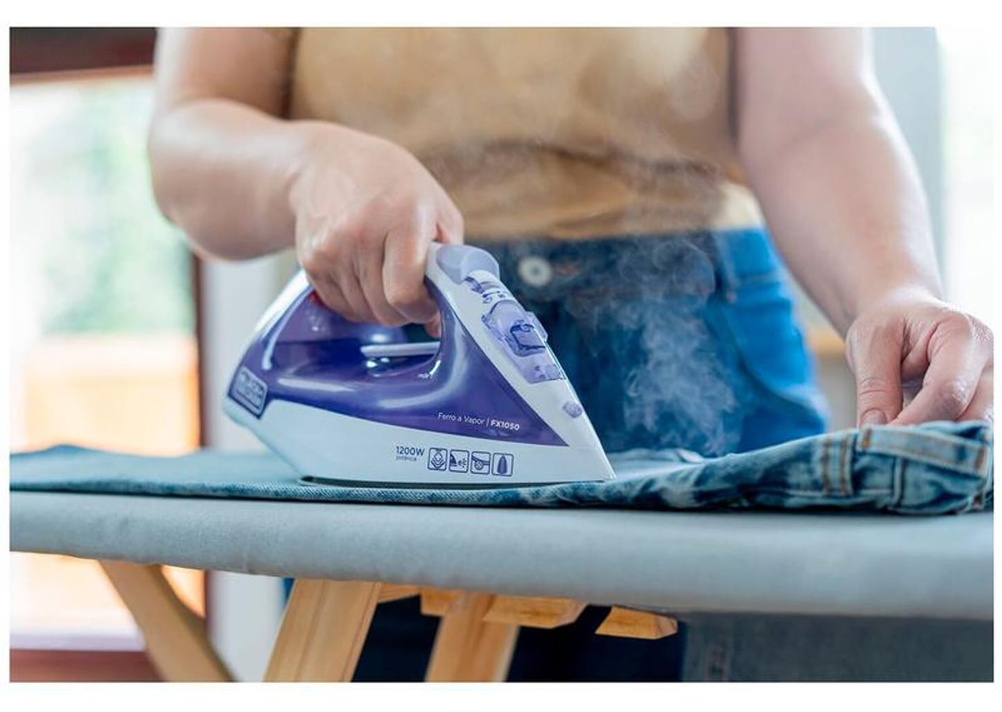 Ferro de Passar Roupa a Vapor e a Seco Black+Decker FX1050 Branco e Roxo