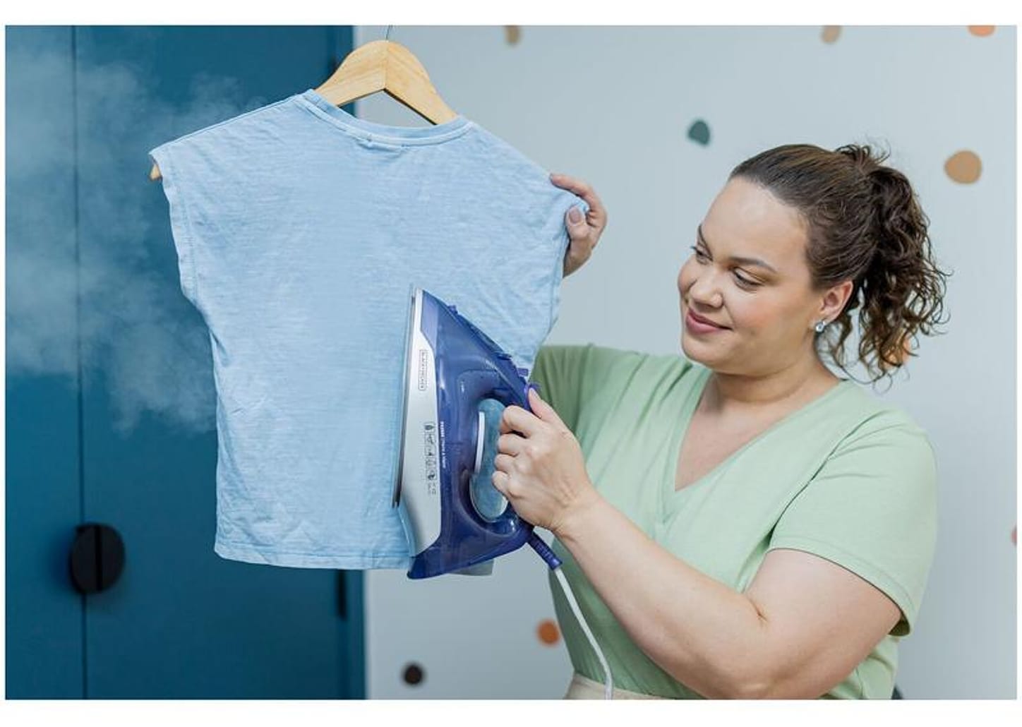 Ferro de Passar Roupa a Vapor e a Seco Black+Decker FX2550 Roxo e Branco