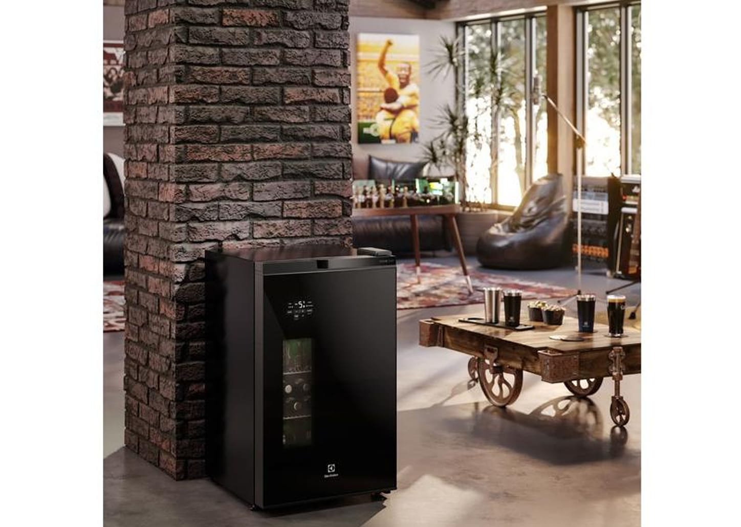 Cervejeira Electrolux Home Bar EB100 Vertical Preta 108,5L Frost Free